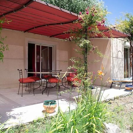 Petit Paradis . Pujaut Extérieur photo