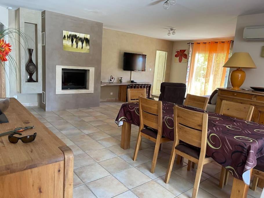 Petit Paradis . Pujaut Extérieur photo