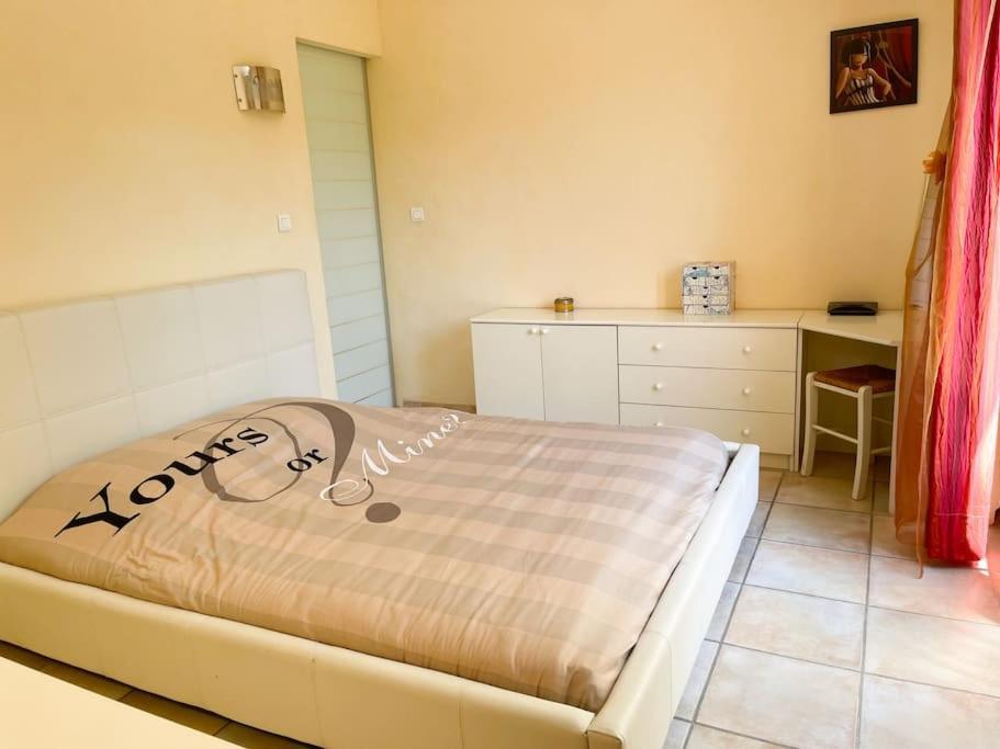 Petit Paradis . Pujaut Extérieur photo