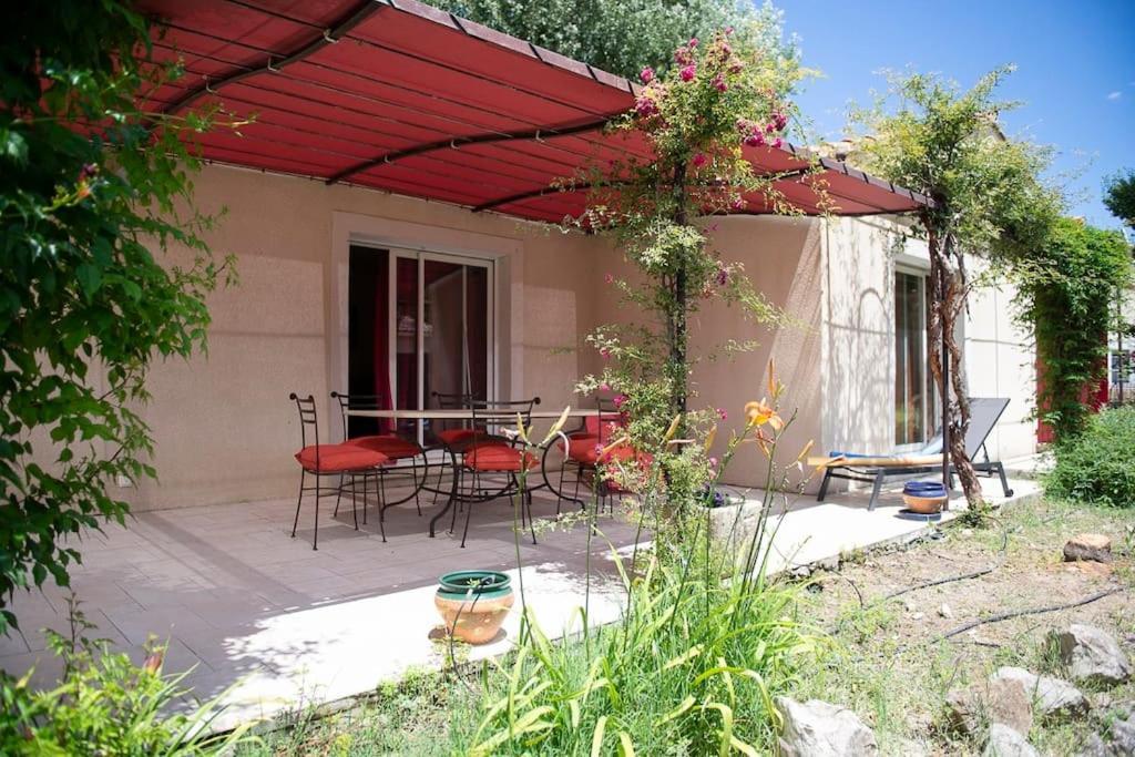 Petit Paradis . Pujaut Extérieur photo