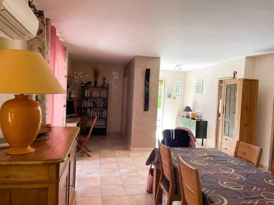 Petit Paradis . Pujaut Extérieur photo