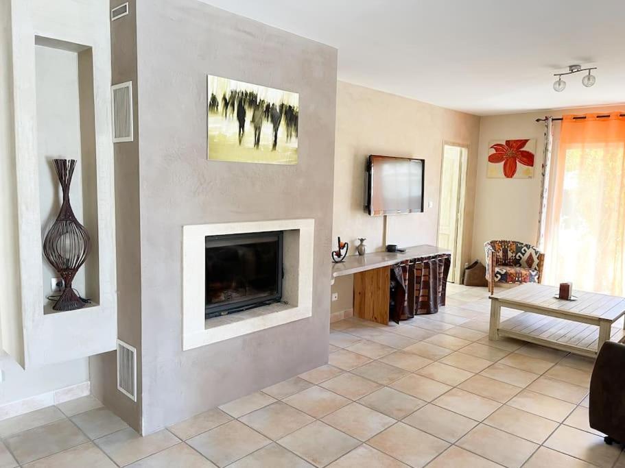Petit Paradis . Pujaut Extérieur photo