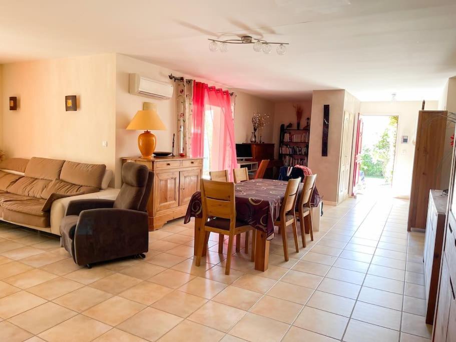 Petit Paradis . Pujaut Extérieur photo